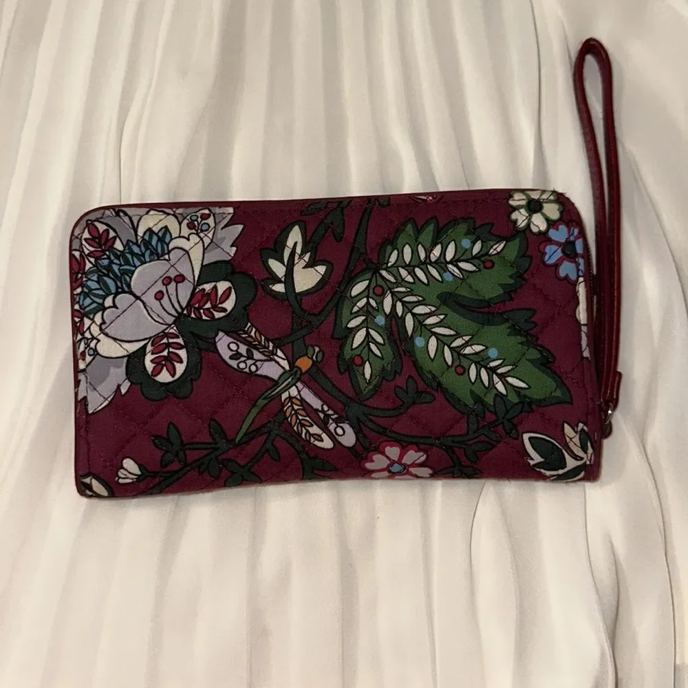 Vera Bradley Bordeaux Blooms Burgundy Large Quilted Floral Wristlet RFID Wallet - Picture 4 of 14